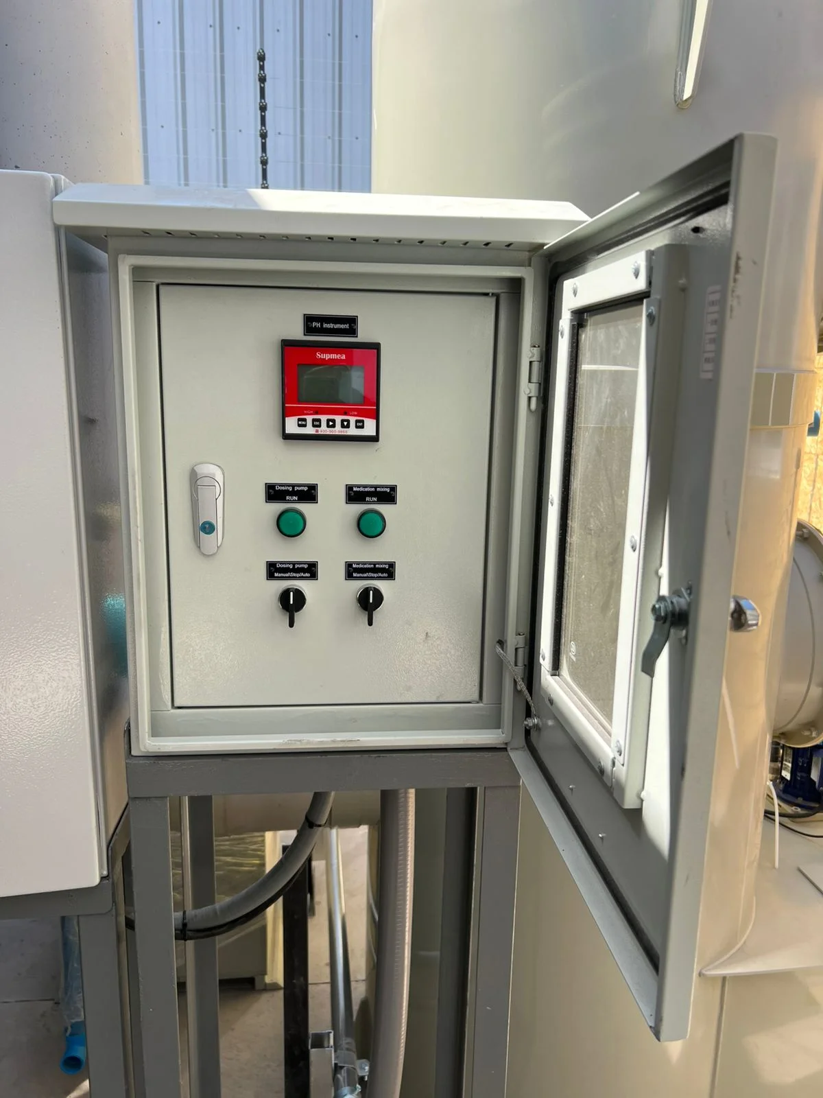 Tablero de control de pH y bombas dosificadoras de scrubber